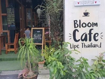 Bloom Cafe and Hostel Lipe